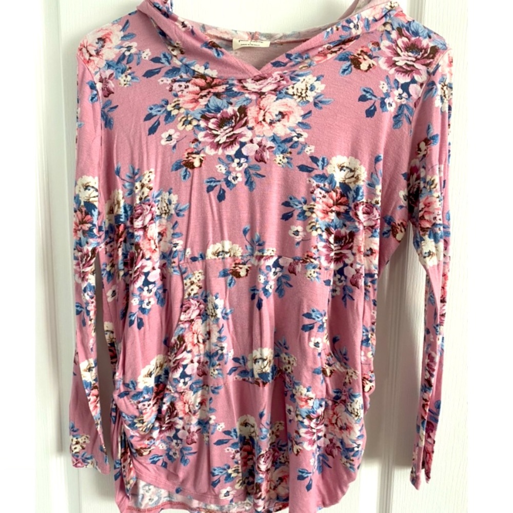 Free Kisses 😘 Maternity Light weight hooded long sleeve shirt